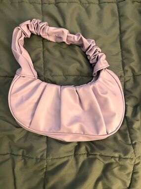 Small runched shoulder bag